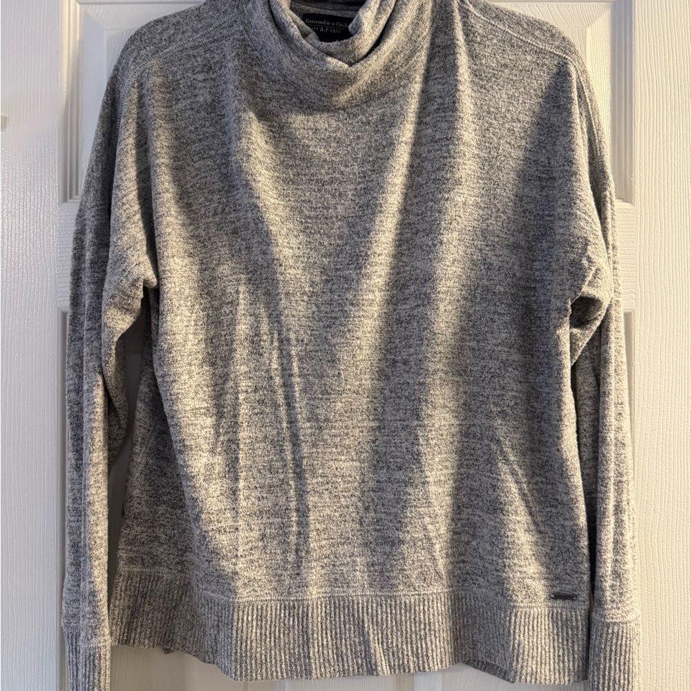 Abercrombie & Fitch Light Gray Turtleneck Sweater